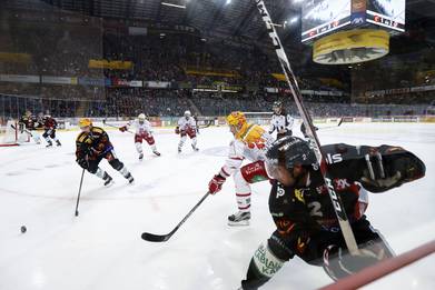 Swiss Ice Hockey Federation - NLA - ZSC Lions Vs EHC Biel - a